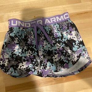 Girls under armour shorts. Youth medium.